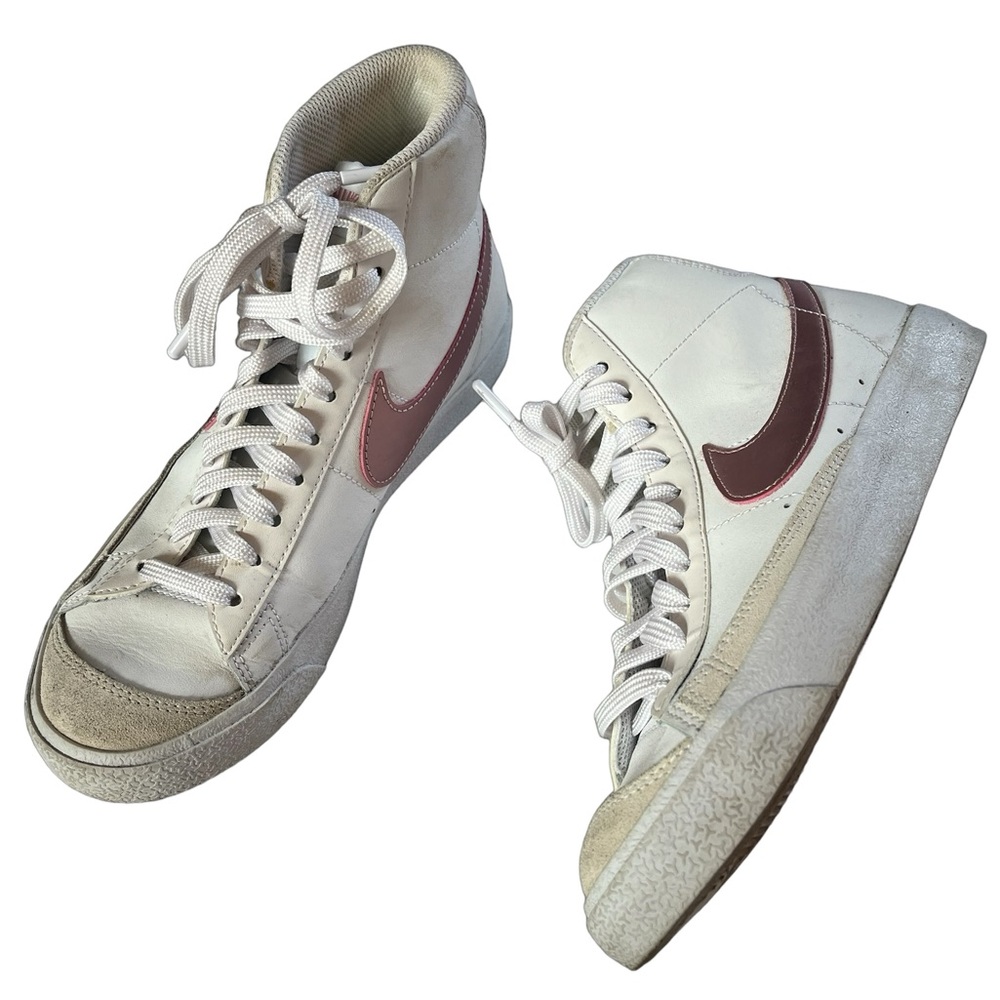 Nike Women’s Blazer Mid 77 Shoes in White/Pink